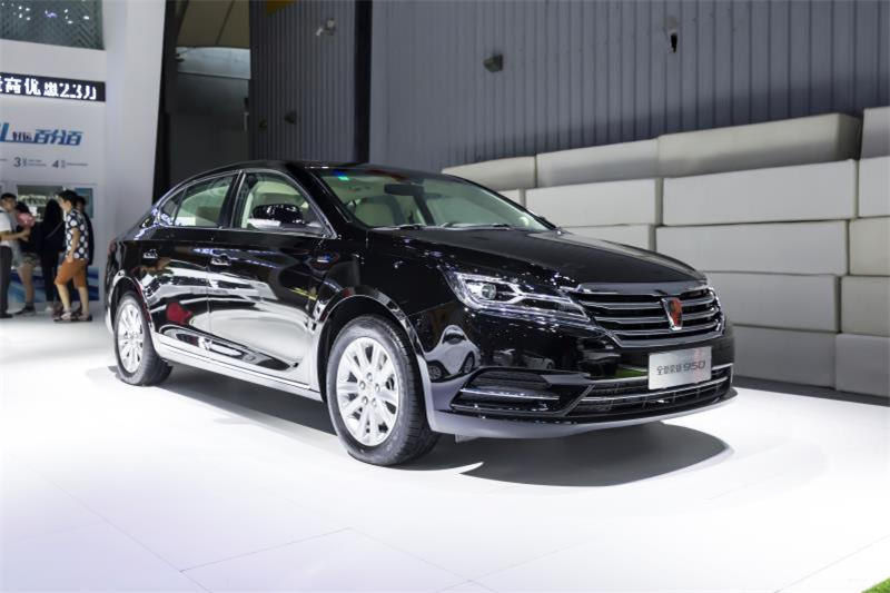 全新荣威950、荣威e950定义“高级轿车” 成都车展亮相售价16.88万起 互联网汽车上市一周年 系统升级带来颠覆式进化