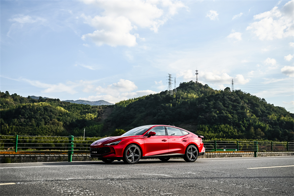 B级运动轿车新标杆来了，MG7 2025款智能登场，限时一口价11.29万元起